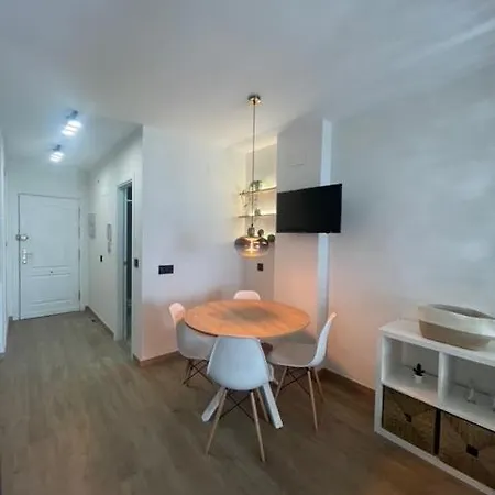 Marina Bajondillo Renoved Wifi 20 Meters From The Apartman